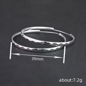 Orecchini a cerchio grandi minimalisti da donna, a rombo, con texture, pendenti, gioielli per le orecchie - Product Image 5