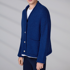 Fabricant professionnel de pulls, sur mesure OEM ODM, cardigan unisexe en laine 100% pour l'hiver, col en V, pull tricoté pour homme - Product Image 4