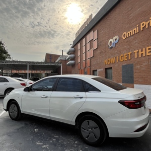 Voiture Électrique d'<span class=keywords><strong>Occasion</strong></span> Économe en Énergie Dongfeng Venucia D60 EV PLUS avec Batterie Phospho-Fer, Turbo Gauche, Intérieur Cuir Foncé, Transmission Automatique pour Usage Urbain - Product Image 4