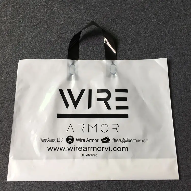 Bolsa de compras de ropa de alta calidad, tamaño al por mayor, personalizada, con logotipo impreso y diseño, barata, de plástico