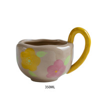 Mug en Céramique Créatif à Grande Poignée, Motif Floral Peint à la Main (Marguerite, Tulipe, Hortensia), Tasse Unique pour le Petit-Déjeuner et le Café