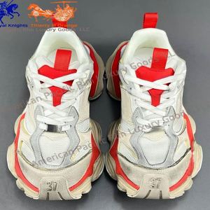 Zapatillas Deportivas Unisex Beige, Blancas y Rojas con Acabado Desgastado para Streetwear - Product Image 4