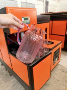 Máquina <span class=keywords><strong>de</strong></span> Moldeo por Soplado por Estiramiento <span class=keywords><strong>de</strong></span> 2 Cavidades para Teteras con Asa, Máquina <span class=keywords><strong>de</strong></span> Soplado <span class=keywords><strong>de</strong></span> PET Semiautomática - Product Image 3