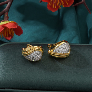Boucles d'oreilles à clipser en zircone dorée, forme ovale en U, micro-insertion, pour un usage quotidien, boucles d'oreilles à la mode pour femmes TDG0034 - Product Image 1