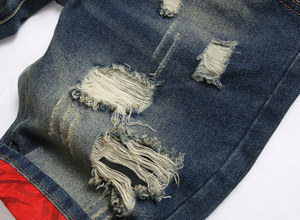 กางเกงขาสั้นผู้ชายทรงฮิปฮอปผ้าเดนิมเย็บปะติดปะต่อแบบขาดๆ เอวกลาง ระบายอากาศได้ดี ปลายขาพับได้ - Product Image 4