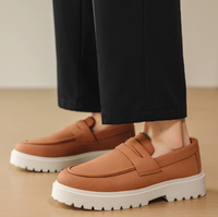 Mocassini da Uomo in Pelle Scamosciata PU, Slip-on con Suola Spessa e Punta Larga, Suola in Gomma, Stile Britannico Casual da Ufficio, Taglie 39-46, Colore Kaki e Blu