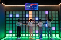 Panel Lantai LED RGB Interaktif Aktif 30x30cm Ubin Lampu untuk Ruang Permainan Arcade, Tempat Hiburan Dalam Ruangan