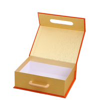 Boîte cadeau personnalisée en carton gris avec poignée, fermeture magnétique, doublure en mousse, OEM/ODM disponible, options d'impression UV et de marquage à chaud du logo