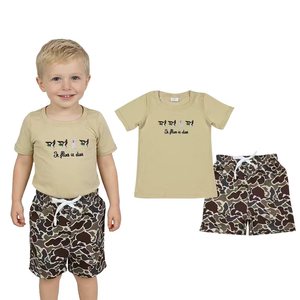 En stock: Pantalones cortos de camuflaje con bordado de pato 'It Flies It Dies' para niños, conjuntos de caza, ropa al por mayor para niños pequeños, ropa de fábrica para boutiques. - Product Image 1