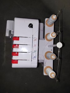 JUKKY 843 Máquina de Coser Overlock Industrial Ajustable de 4 Hilos, Mini Portátil de Alta Calidad para Uso Doméstico - Product Image 4