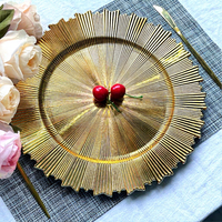 Assiette de présentation personnalisée de 13 pouces élégante ronde Sunburst radial cannelé festonné or vaisselle Table décor assiettes de présentation pour mariage