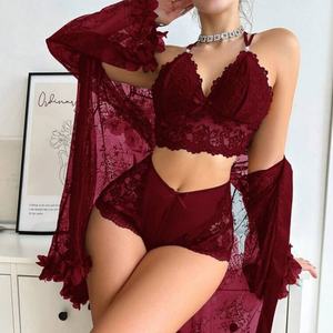 Conjunto de Lencería Romántica de 3 Piezas con Encaje: Sujetador Triangular, Braguita de Cintura Alta y Bata Transparente con Estampado Floral - Product Image 2