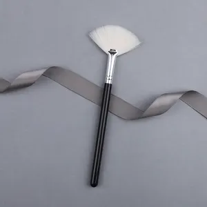 Natural Fluffy White Goat Hair Black Silver Facial Fan Brush Private Label Face Highlighter Brush Fan Shaped Cosmetic Brush