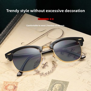 แว่นกันแดดทรงนักบินสีดำสไตล์เรโทร พรีเมียม ป้องกันรังสียูวี 400 ทันสมัยสำหรับทุกเพศ เหมาะสำหรับการเดินทาง สีทอง แฟชั่นหรูหราสำหรับทุกเพศ - Product Image 1