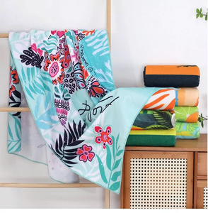 Telo Mare Rosso Anti-Sabbia Personalizzabile con Logo, all'Ingrosso, con Motivo Arcobaleno, per Estate, Mare, Nuoto e Vacanze - Offerta Speciale - Product Image 3