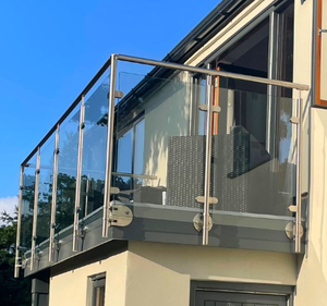 Rampe en verre pour escalier et balcon en acier inoxydable à fixation murale au design moderne avec garantie de 5 ans pour terrasse - Product Image 1