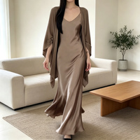 Fabricants de robes longues élégantes en satin uni de haute qualité OEM ODM avec col en V, usine en Chine