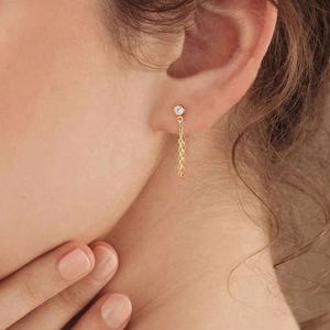 Boucles d'oreilles clous géométriques de luxe en zircon blanc, style européen et américain, nouveauté vintage tendance, avec chaîne en acier inoxydable et pampille religieuse - Product Image 3