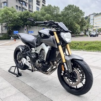 Moto de rue à essence Yamaha MT-09 d'occasion, refroidie par liquide, 3 cylindres en ligne, haute performance en régime élevé