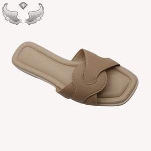 Sandales plates tendance pour l'été, avec logo personnalisé, emballage inclus, sandales légères pour femmes, pantoufles respirantes et durables - Product Image 2