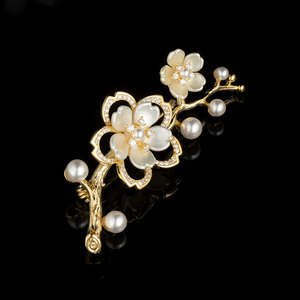 Muyu Plum Blossom Brooch Zinc Alloy Women's Party Flower Pin Accessory - Product Image 2
