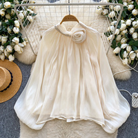 Chemisier plissé élégant en satin pour femme, à manches longues cloche et décor floral, coupe ample, idéal pour le printemps et l'été