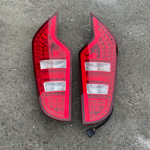 Feu arrière LED pour autocar diesel, pièce d'origine usine, très demandée, avec lentille <span class=keywords><strong>PC</strong></span> et boîtier ABS pour autobus. - Product Image 1