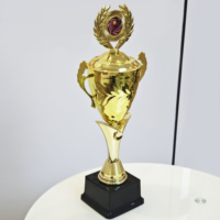 Trophée en laiton 3D ajouré - Design découpé au laser, finition brillante écologique UV, cadeau unique, récompenses créatives pour les concours, événements de bienvenue