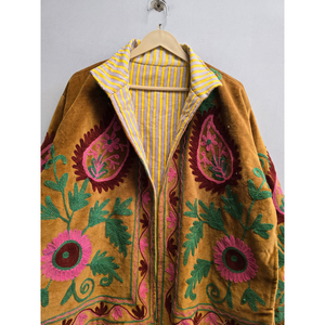 Veste pour femme en velours marron moutarde brodée de fleurs, avec motifs cachemire rose et botaniques verts, à manches longues, style bohème - Product Image 5