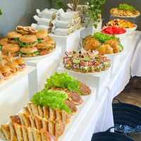 Vente en gros de coffrets en acrylique à 5 faces Buffet blanc Socle de fête de mariage Présentoir à aliments en acrylique Risers pour événements