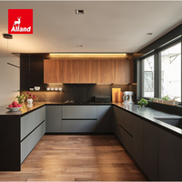 Meubles de cuisine écologiques Alland, armoires de cuisine en forme de U en acrylique gris bicolore et placage de noyer, prêtes à l'emploi, avec espace pour réfrigérateur