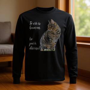 T-shirt gris à manches longues avec citation inspirante et motif chat tigré, design promotionnel inspiré des chats - Product Image 3