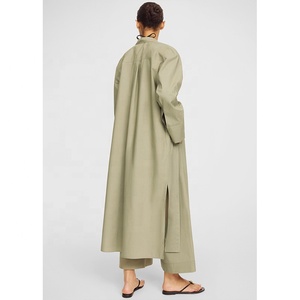 Abito chemisier da donna con bottoni, vestibilità rilassata, lunghezza <span class=keywords><strong>maxi</strong></span>, <span class=keywords><strong>colletto</strong></span> a punta, spalle scese, spacchi laterali, 100% cotone. - Product Image 3