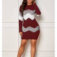 Robe pull tricotée pour femme, coupe ajustée, moulante, manches longues, col rond, rayures en zigzag, longueur genou, décontractée, printemps automne