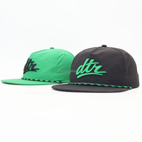 Gorra OEM de lona con visera plana, ligeramente ajustable, sin estructura, con parche tejido, personalizada, de 5 paneles, estilo vintage, fabricante.