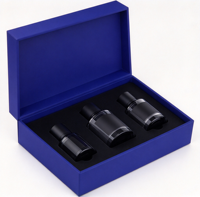 Boîte cadeau pour parfum bleue à couvercle rabattable avec 3 flacons et insert en mousse noire