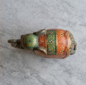 รูปปั้นช้างไม้แกะสลักมือสีเขียว 2 ตัว  งานฝีมือทาสีด้วยมือ ตกแต่งบ้านสไตล์อินเดียดั้งเดิม (42 ซม. x 17.5 ซม. x 32 ซม.) - Product Image 2
