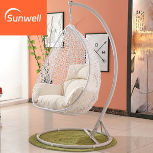 Sedia a Dondolo da Esterno Moderna con Telaio in Metallo e Cuscino Impermeabile, Cesto in Vimini Intrecciato per Balcone, Cortile, Villa - Product Image 6