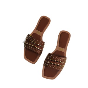 Sandalias de verano para mujer con parte superior de felpa suave, entresuela de goma, forro de felpa, punta redonda, colores mixtos, cálidas para exteriores, con hebilla, a la moda, al por mayor - Product Image 5