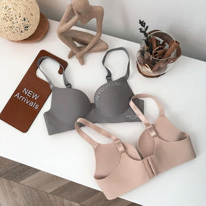 Venta al por mayor Japonés Inglés Carta Suave Transpirable Invisible Mujeres Acolchado Una Pieza Sin Costuras Inalámbrico Laser Cut Bra Mix - Product Image 1