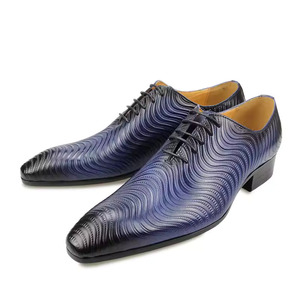 Zapatos de cuero de diseñador de lujo de alta calidad - punta en pico azul y negro - adecuados para oficina, negocios y ocasiones de boda. - Product Image 2