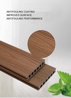 Planche de terrasse en WPC à grain de teck lisse, design contemporain, imperméable et protégée contre les UV pour villa extérieure, terrasse