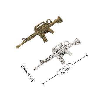 Bestseller <span class=keywords><strong>M16</strong></span>/AR-15 Sturmgewehr Metall-Ornament Schmuckanhänger Modische Anhänger Charms zur Dekoration - Product Image 1