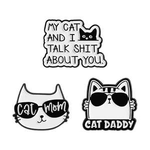 Dessin animé pour <span class=keywords><strong>papa</strong></span> pour maman broche Badge mode mignon Kitty porter des lunettes <span class=keywords><strong>de</strong></span> soleil Couple Souvenir émail mode Souvenir pour Couple - Product Image 6