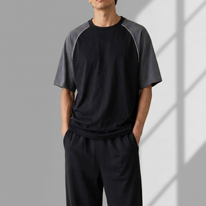 Conjunto de camiseta de manga corta con bloques de color y pantalones con cordón para hombre, corte holgado, transpirable, informal, de algodón. - Product Image 1