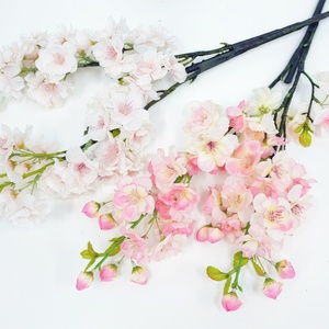 ผ้าไหมเทียมคุณภาพสูง ดอกซากุระสีขาว 2 กิ่ง สำหรับตกแต่งงานแต่งงาน - Product Image 4