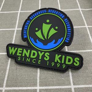 Patchs en caoutchouc souple 3D personnalisés en silicone et PVC, sans minimum de commande, pour vêtements, à prix abordable - Product Image 3