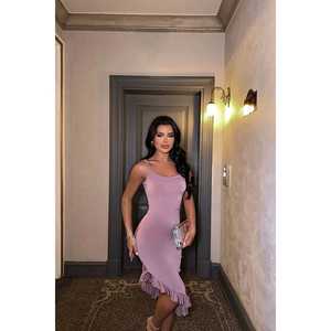 Robe de soirée rose satinée avec détails pailletés au dos, style soirée, col cœur, silhouette fourreau droite, longueur ras du sol, taille XS - Product Image 3