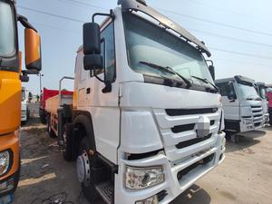Grúa de Camión Usada de Alta Calidad con Capacidad de Carga Máxima de 17.5 Toneladas y Pluma de 4 Secciones para Carga y Descarga en Obras de Construcción - Product Image 1