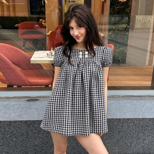 เดรสสั้นทรงเอพิมพ์ลายสก็อตสไตล์สาวหวาน แขนพอง ติดกระดุมด้านหน้า ทรงหลวม น่ารัก แฟชั่นต้านวัยสำหรับผู้หญิง - Product Image 2